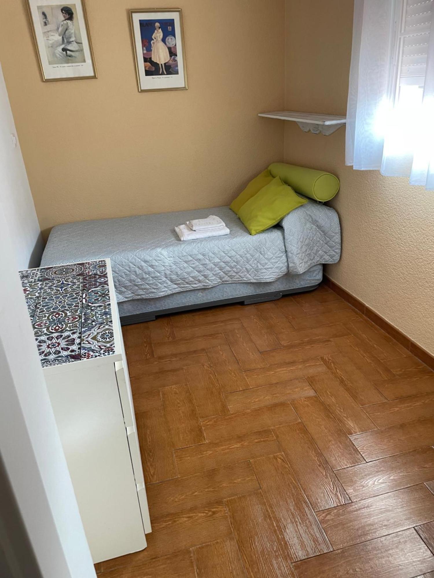 Familia Anfitriona Acoge Apartment Seville Exterior photo